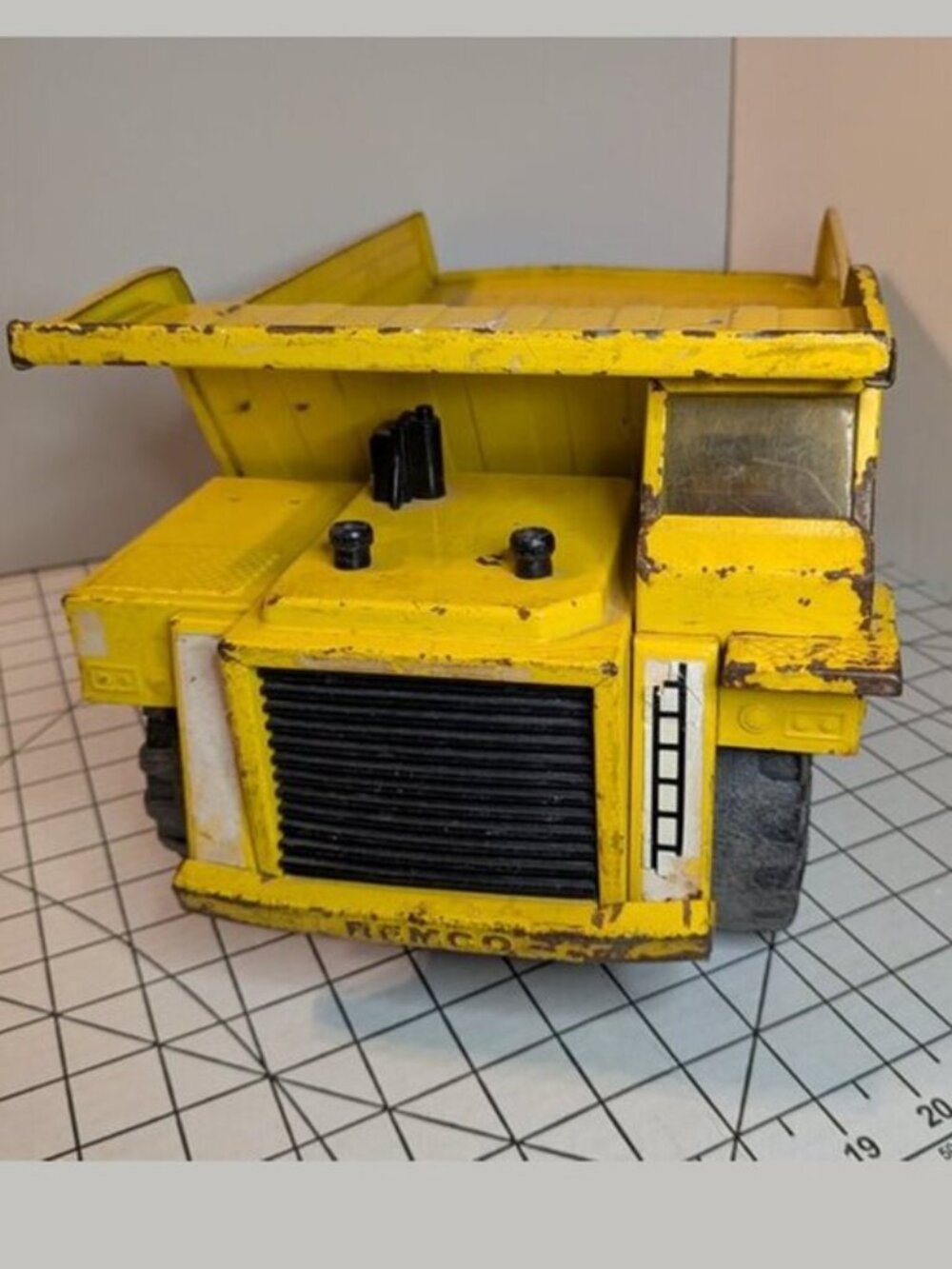 Vintage 1986 Remco Earthmover Dump Truck Pressed Steel Euclid Style Yellow